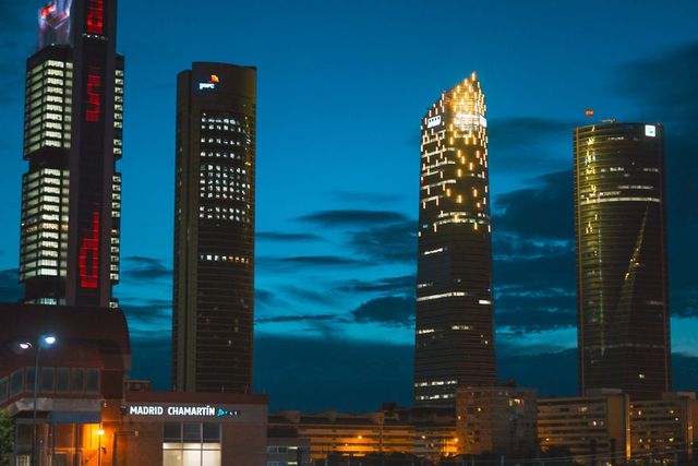 Іспанія у фото в стилі кіберпанк - фото 276441