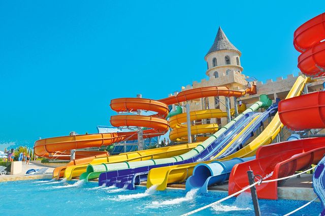 Для найбільш безстрашних працює басейн з трампліном для стрибків - фото 275169