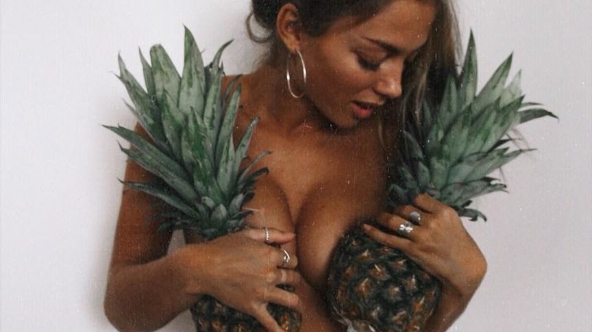 Новий еротичний флешмоб підкорює Instagram