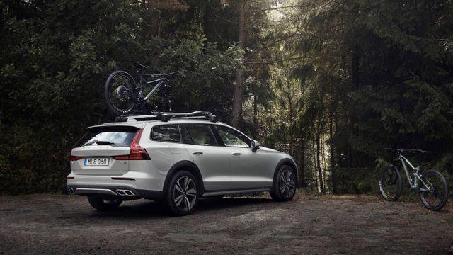 Volvo показала новий V60 Cross Country - фото 278290