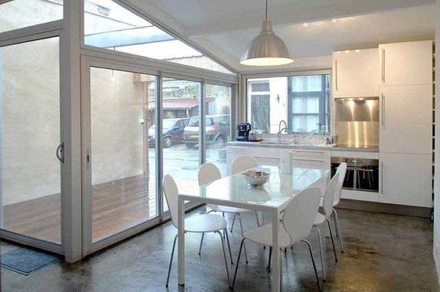 Француз зробив затишний будинок з простого гаража- фото 278219