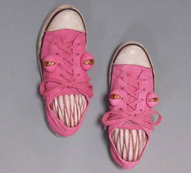Художниця креативно оживила звичайне взуття- фото 276313