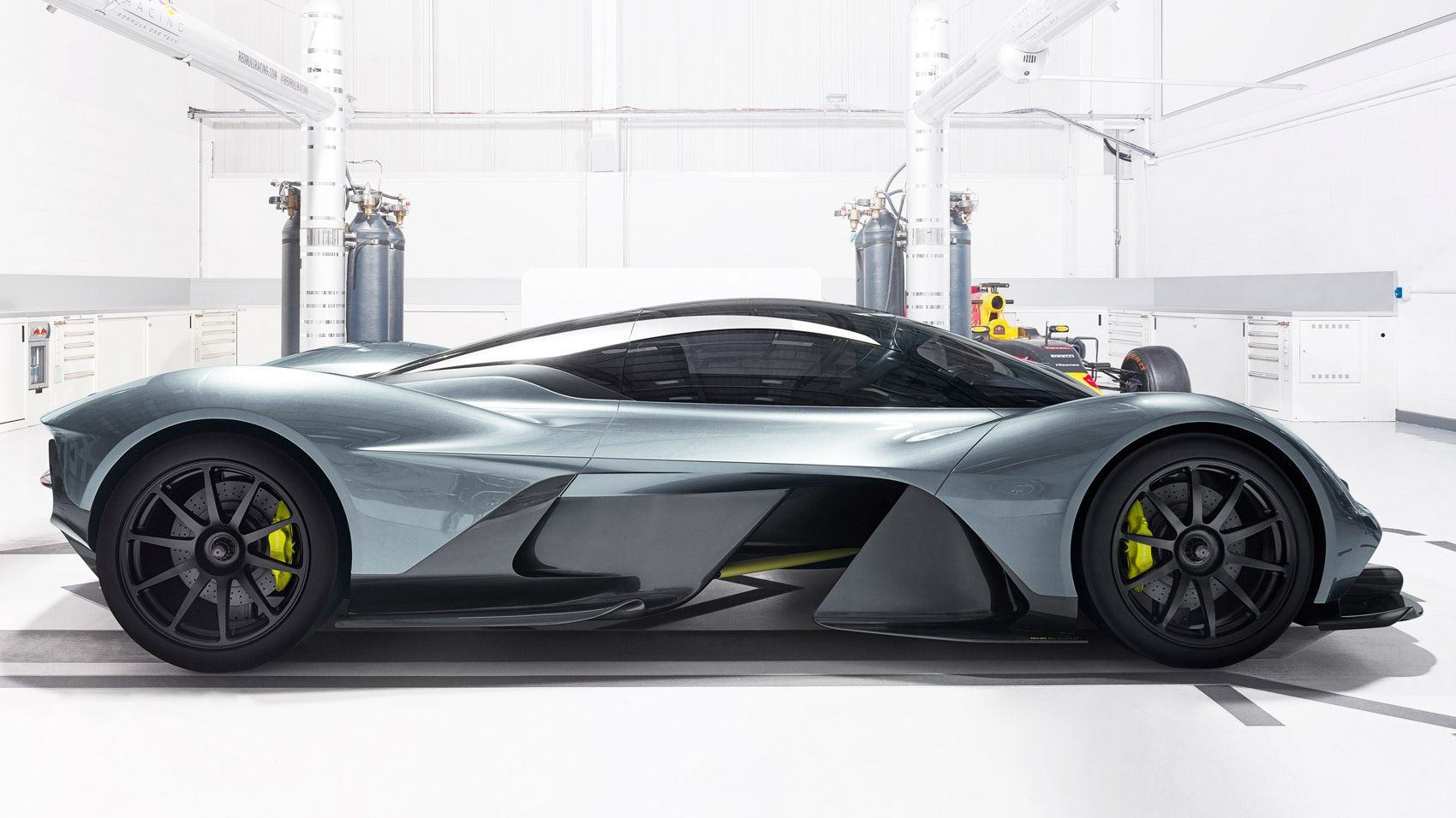 Aston Martin випустить практичний гіперкар