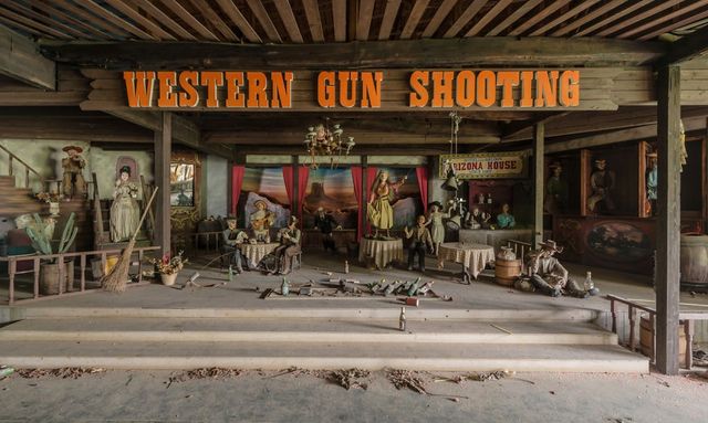 Фотограф показує закинуті будівлі Японії - фото 274894