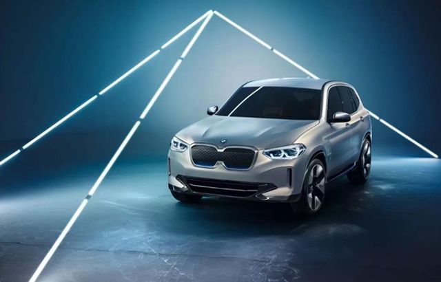 BMW приймає замовлення на неіснуюче авто- фото 274208