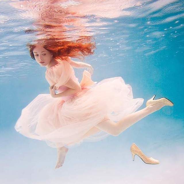 Фотограф створює неймовірні портрети під водою- фото 278237