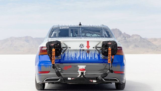 Volkswagen Jetta встановив рекорд швидкості в Бонневіллі - фото 276846