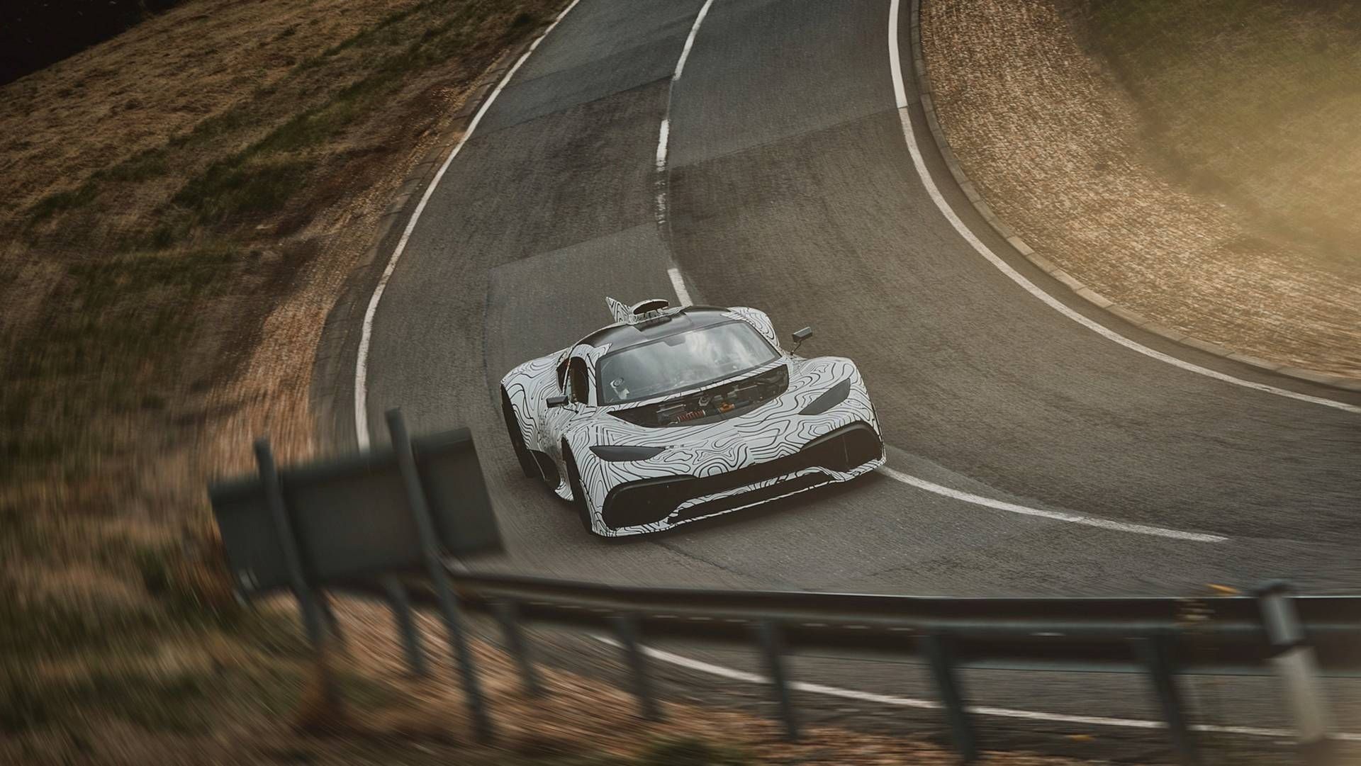 Гіперкар Mercedes-AMG Project One вийшов на дороги
