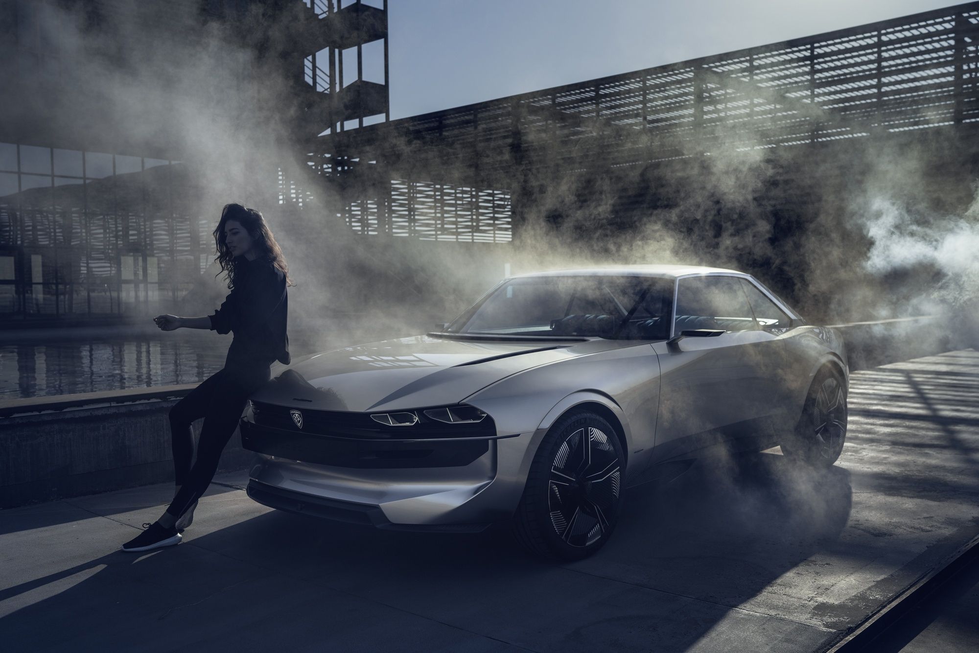 Peugeot показало концепт-кар у ретростилі e-Legend