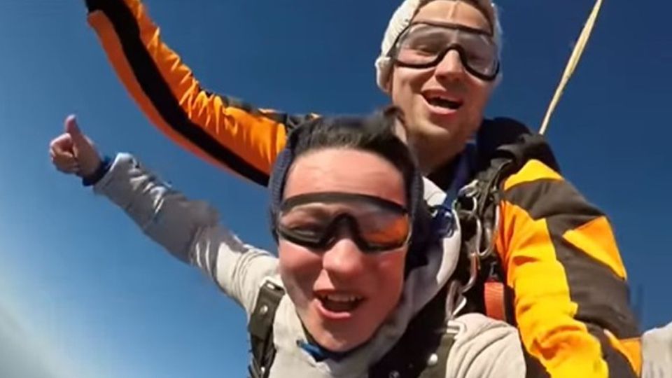 В Україні встановили новий рекорд у стрибках з парашутом