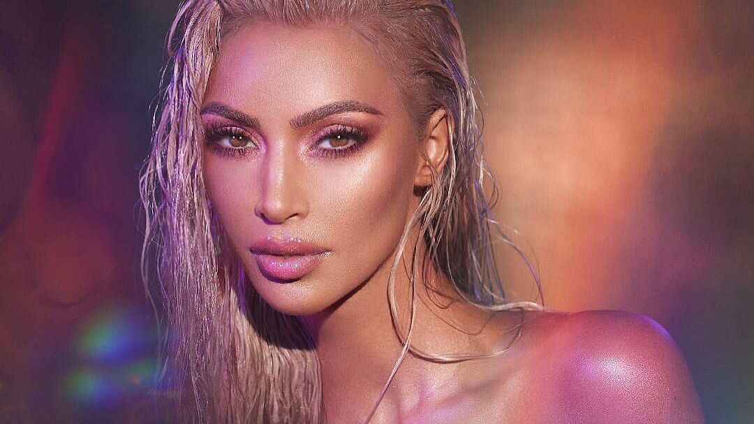 Кім Кардашян тепер не зможе робити селфі - фото 1