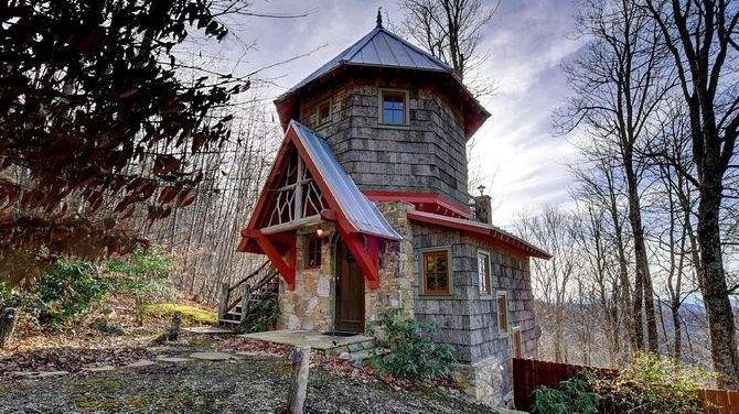 Цей маленький будинок приховує багато цікавого