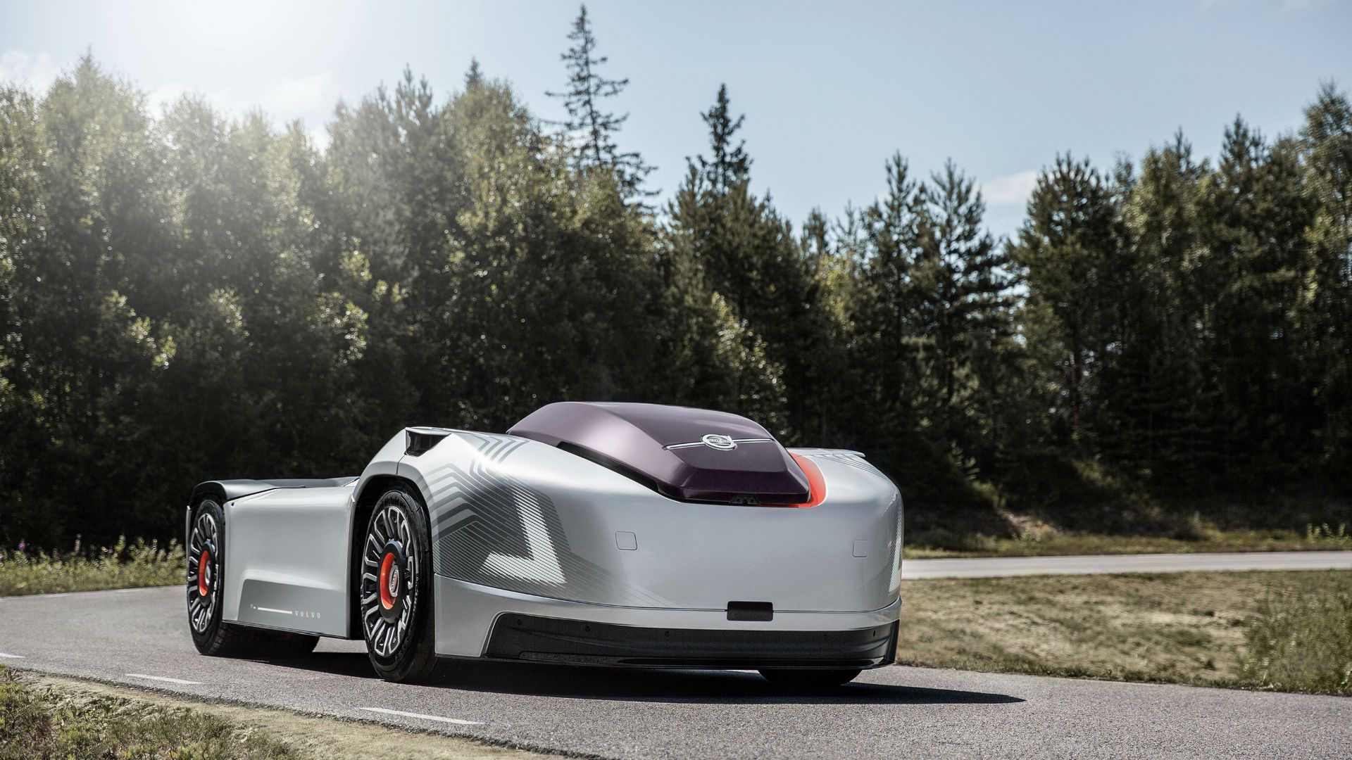 Без кабіни і з автопілотом: Volvo презентувала тягач майбутнього