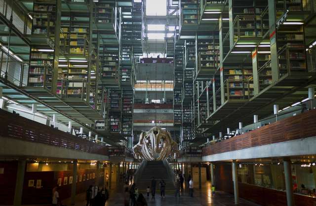Ефектна бібліотека у Мехіко - фото 279182