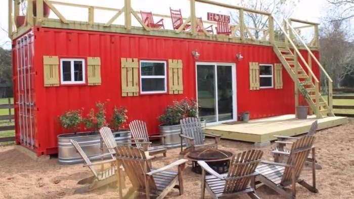Морський контейнер перетворили на затишний будиночок
