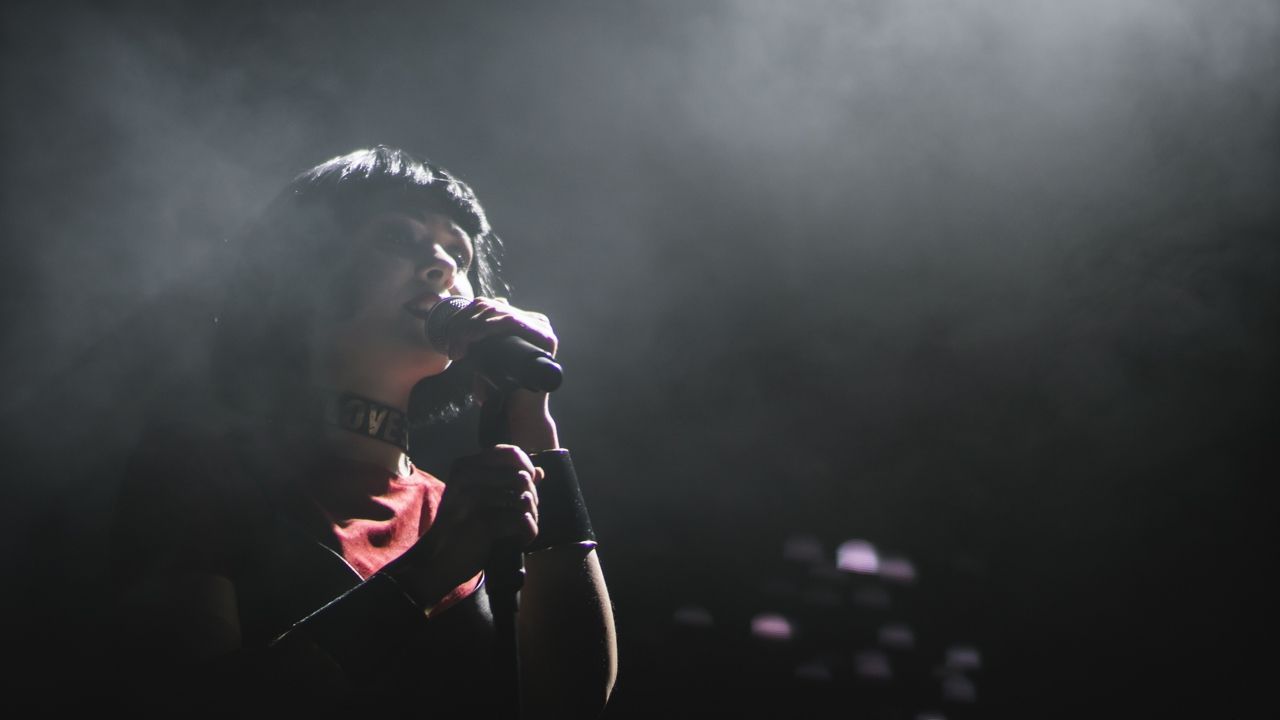 Користувачі мережі гідно оцінили оригінальну постановку в кліпі - фото 1