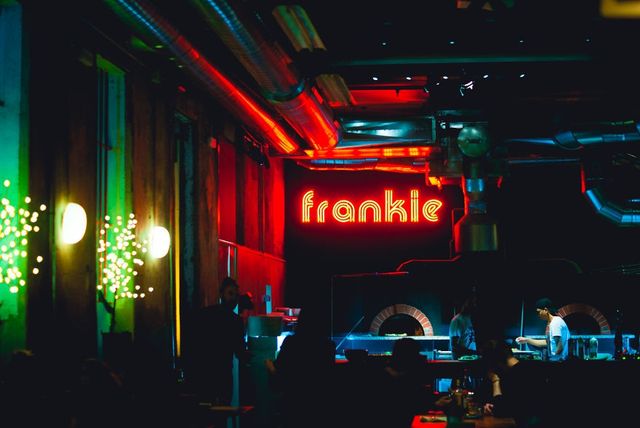 Іспанія у фото в стилі кіберпанк - фото 276442