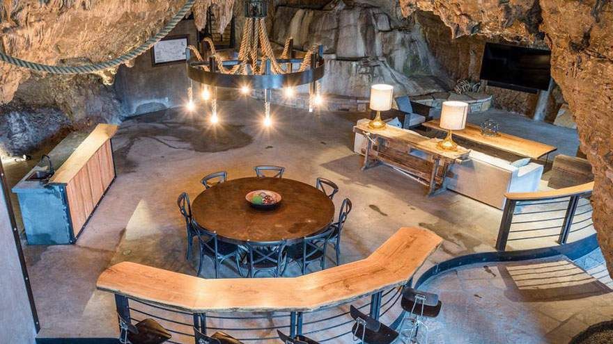 Як виглядає готель, прихований в печері