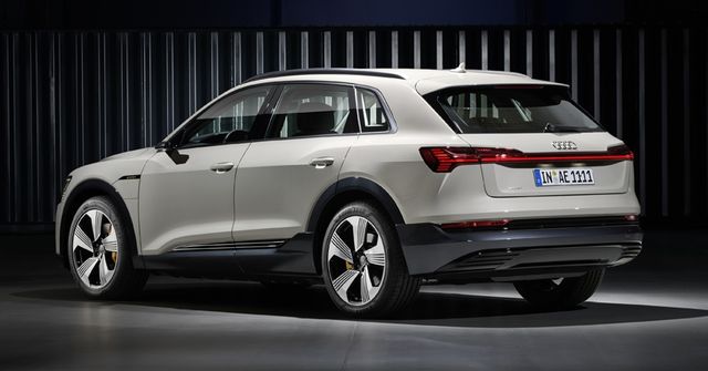Представлено кросовер Audi e-tron - фото 276723