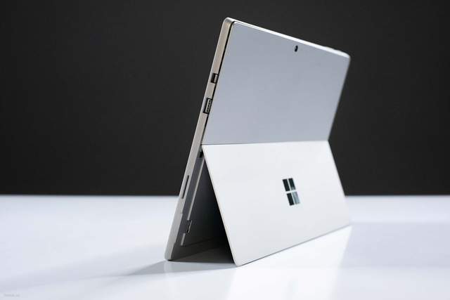 Новий планшетний ПК Microsoft Surface Pro 6 - фото 278551