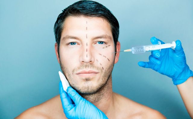 Чоловіки усе частіше лягають під ніж задля краси - фото 276626