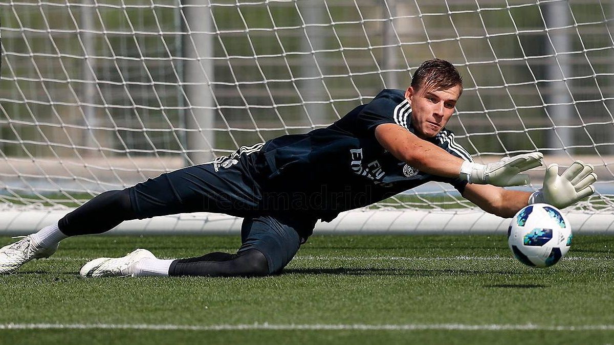 Лунін зазначив, що в контракті не прописано, чи буде він основним в клубі - фото 1