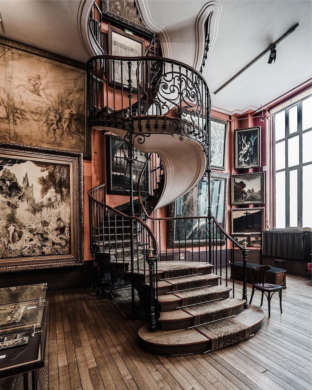 Занедбані місця в об'єктиві Саймона Юнга: таємничі кадри