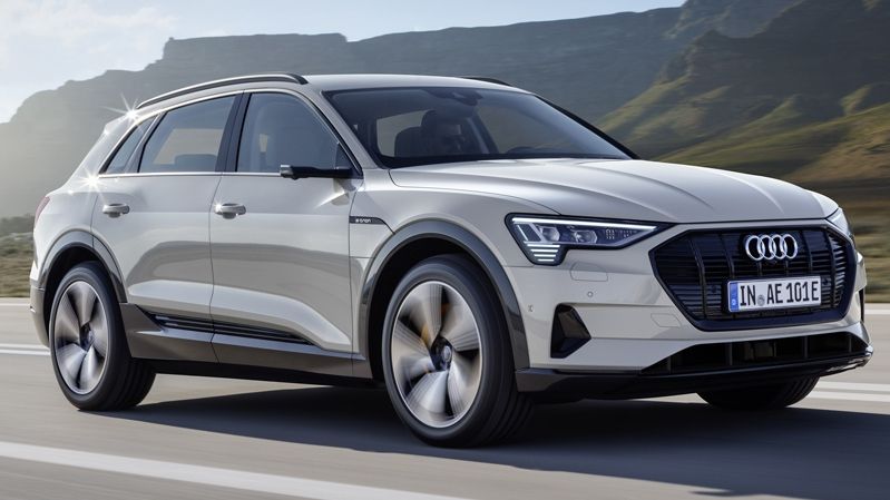 Розсекречено новий кросовер Audi e-tron: ефектні фото