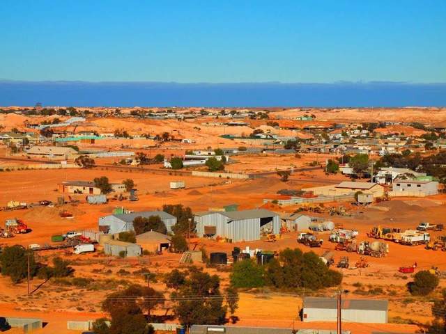 Як виглядає унікальне шахтарське містечко посеред пустелі- фото 274221