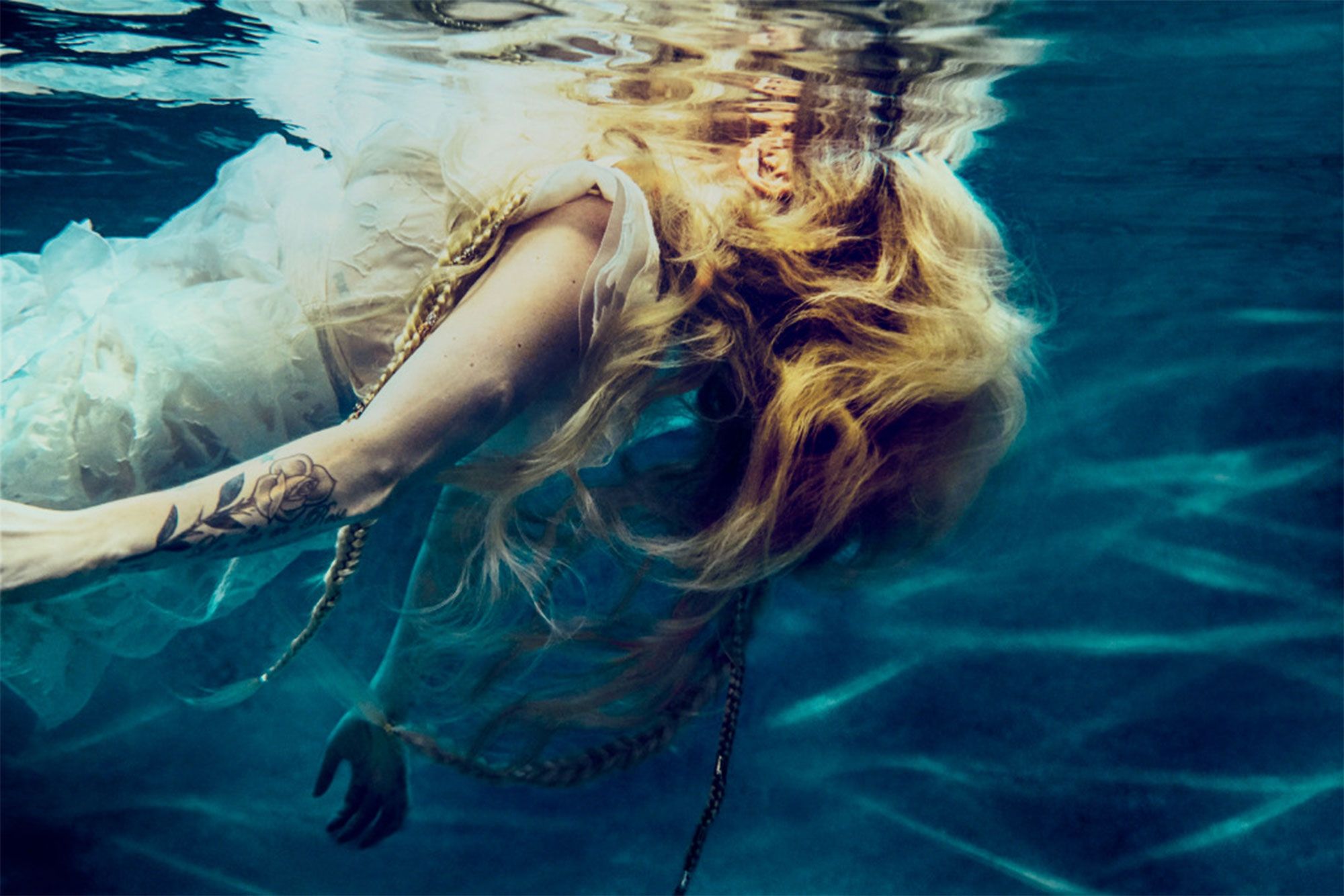 Avril Lavigne - Head Above Water, дивитись кліп онлайн - фото 1