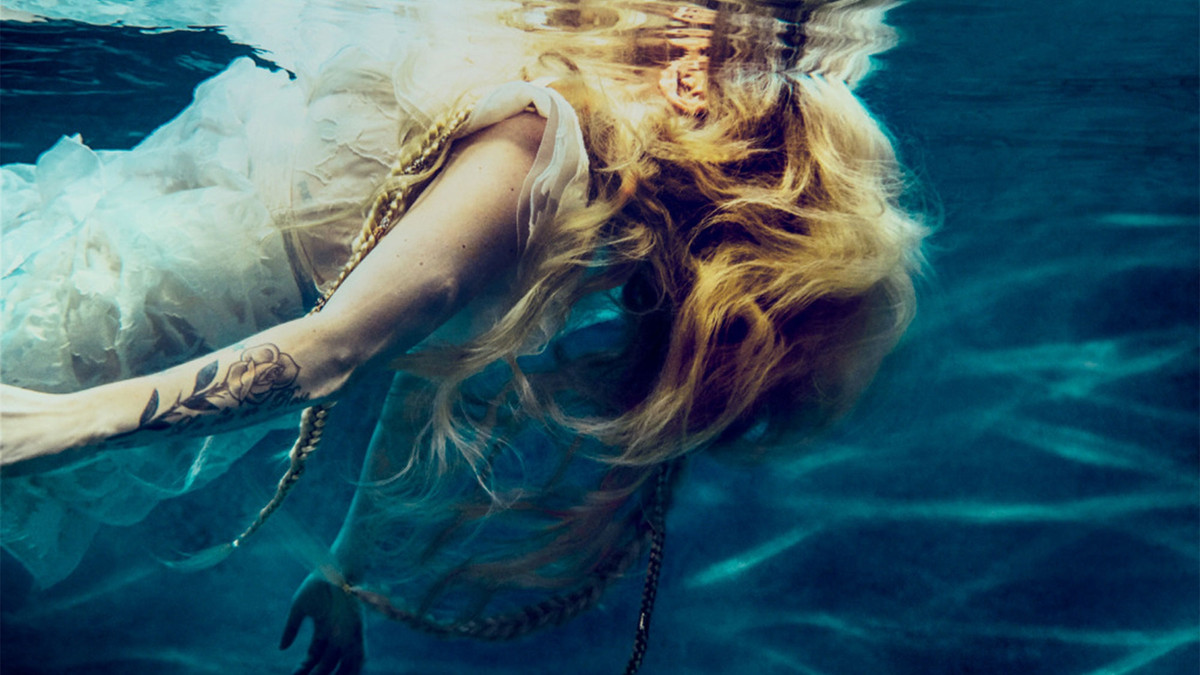 Avril Lavigne - Head Above Water, дивитись кліп онлайн - фото 1