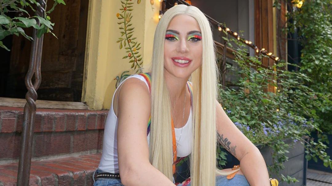 Lady Gaga знялася топлес у новій фотосесії популярного видання