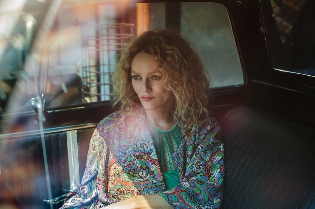 Тендітна Ванесса Параді випустила ніжний кліп