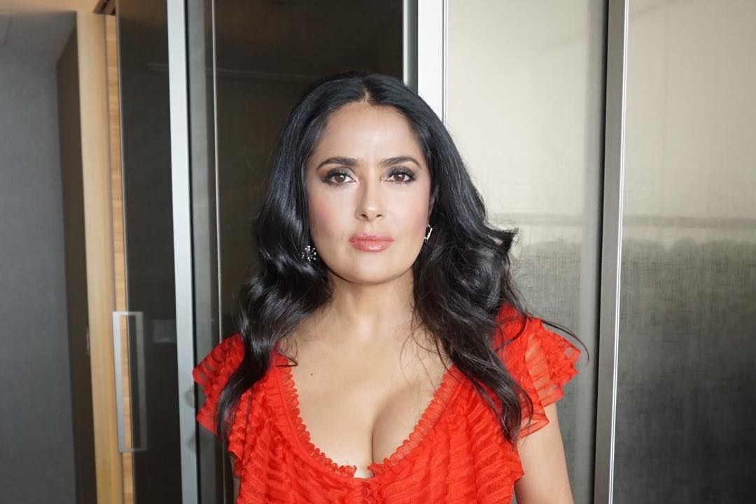 Сальма Хайєк показала залаштунки зйомок для Vogue