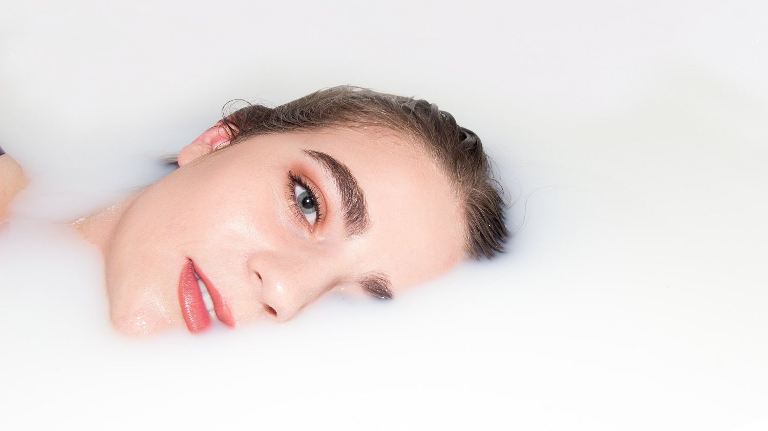 Як зробити шкіру сяючою і гладкою: поради дієтолога