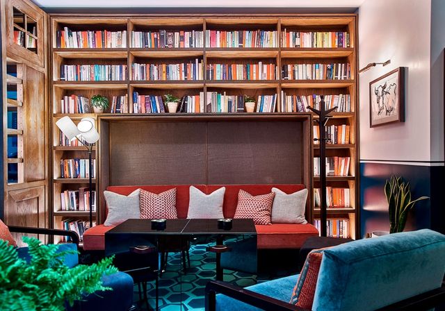 Як виглядає літературний бар Тільди Свінтон - фото 280613