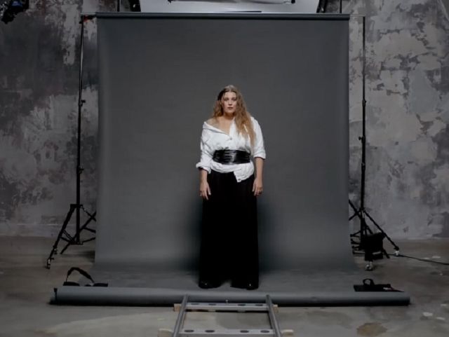 Гурт KAZKA показав, як знімав кліп на свій хіт "Плакала"