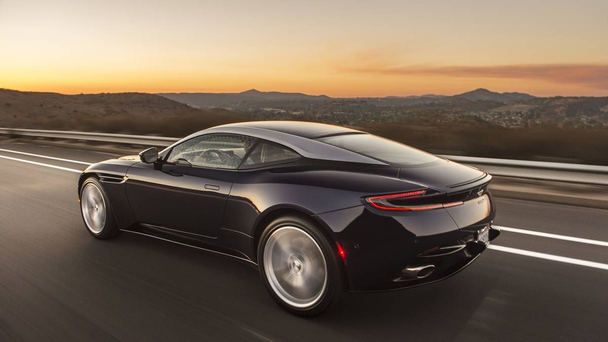 В Україні побачили рідкісний спорткар Aston Martin