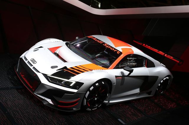 Audi показала унікальну R8 за майже 400 тисяч євро - фото 279843