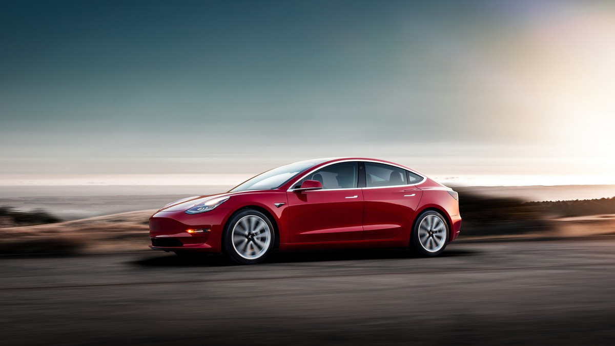 Tesla Model 3 визнали найбезпечнішим авто - фото 1