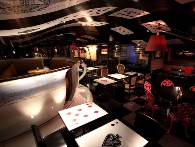 Аліса в країні див: створено унікальний ресторан за мотивами казки- фото 285529