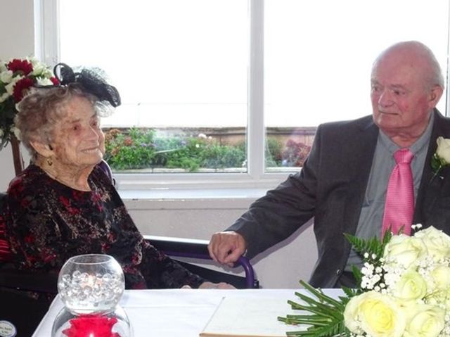 Британка стала нареченою у 100 років: зворушливі фото- фото 283206