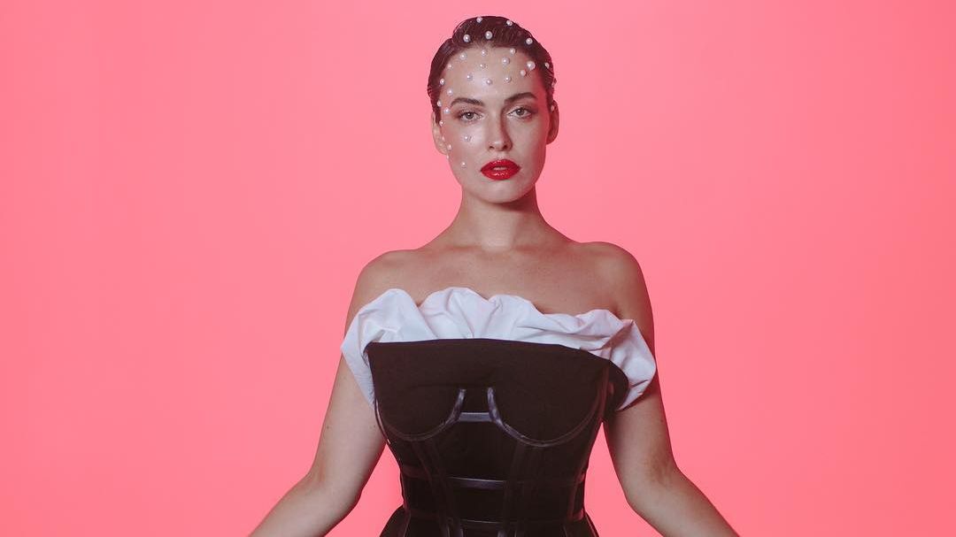 Українська секс-бомба показала ефектні образи до Хелловіну