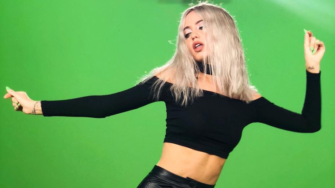 Дорофєєва разом зі стилістом зруйнувала міф про офісний макіяж