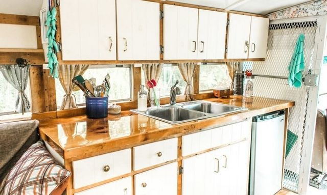 Пара перетворила старий автобус у дім - фото 284175