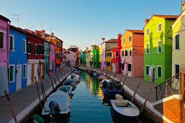 Як виглядає найяскравіший квартал Венеції - фото 282322