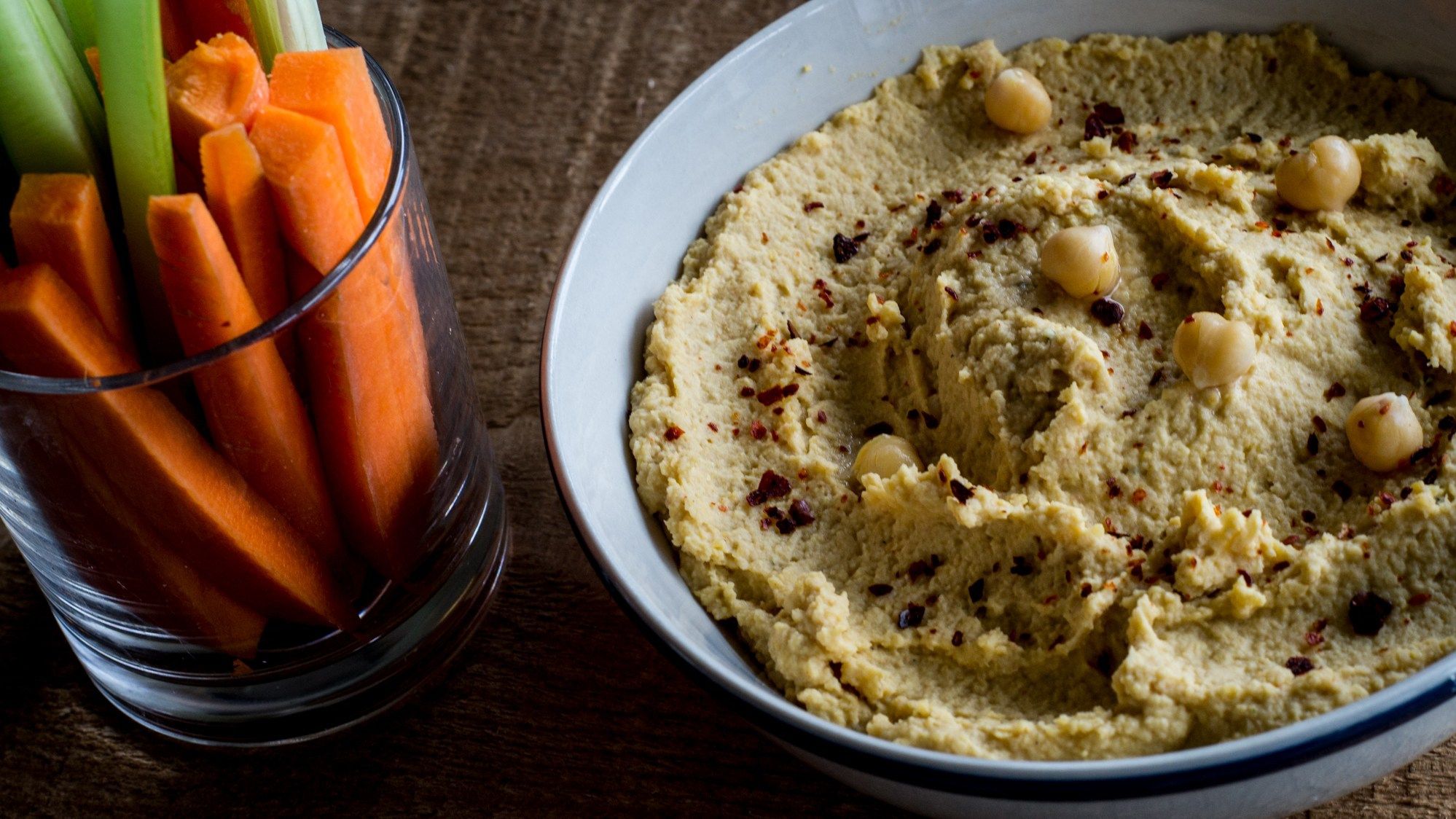 Медики розповіли, кому корисно їсти хумус