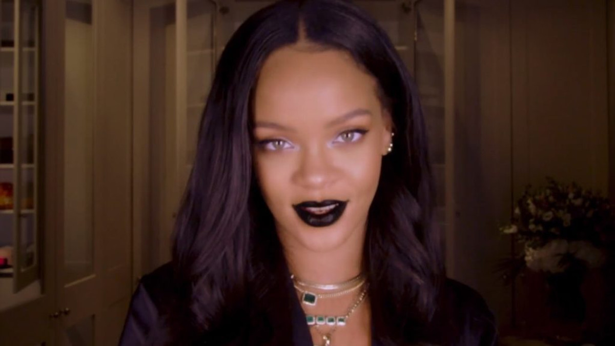 Rihanna показала, як зробити красивий макіяж на Хелловін - фото 1