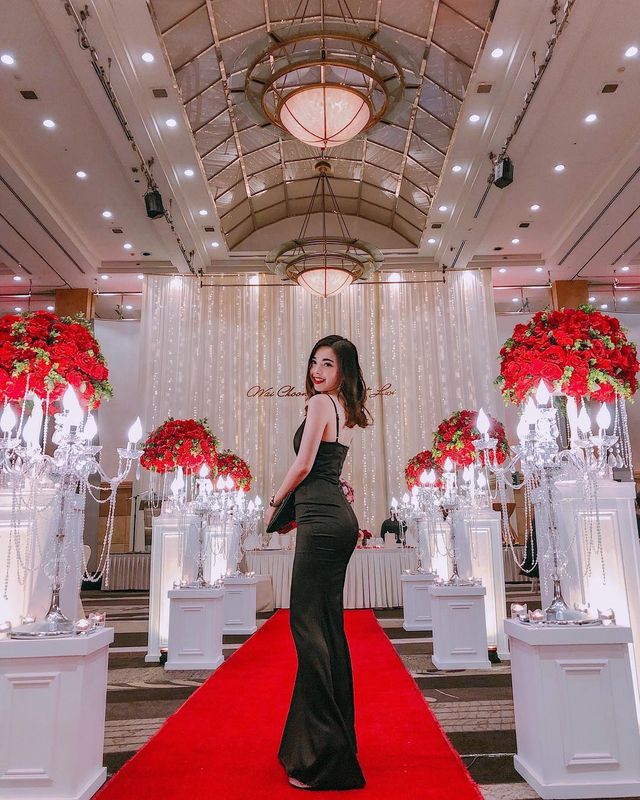 Найсексуальніша стюардеса у світі - фото 283303