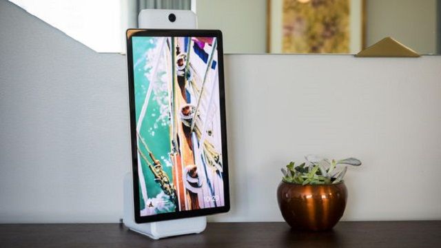 Facebook випустила розумний дисплей для відеоконференцій